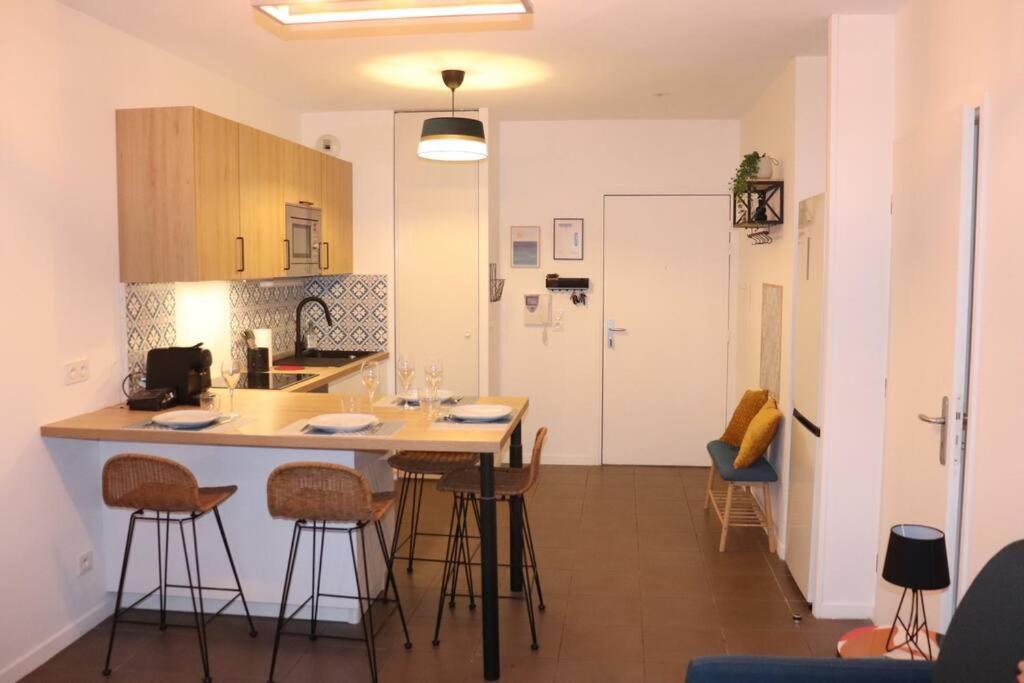 Ferienwohnung Les Cedres -Tram A 50 Metres, Bordeaux A 5 Minutes, Parking Cenon Exterior foto