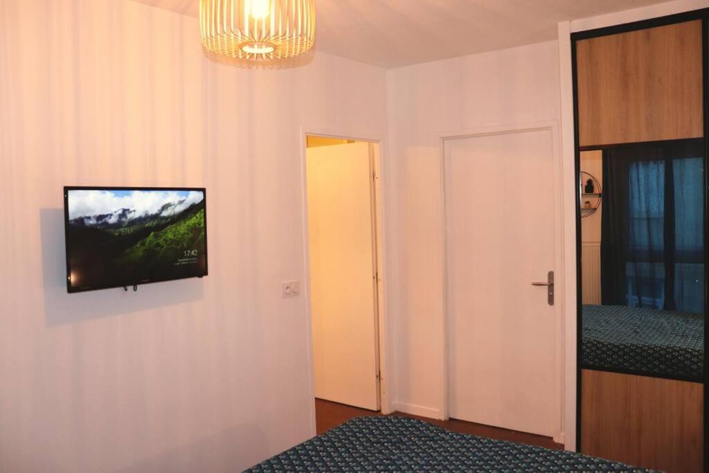 Ferienwohnung Les Cedres -Tram A 50 Metres, Bordeaux A 5 Minutes, Parking Cenon Exterior foto