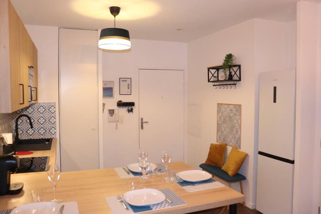 Ferienwohnung Les Cedres -Tram A 50 Metres, Bordeaux A 5 Minutes, Parking Cenon Exterior foto