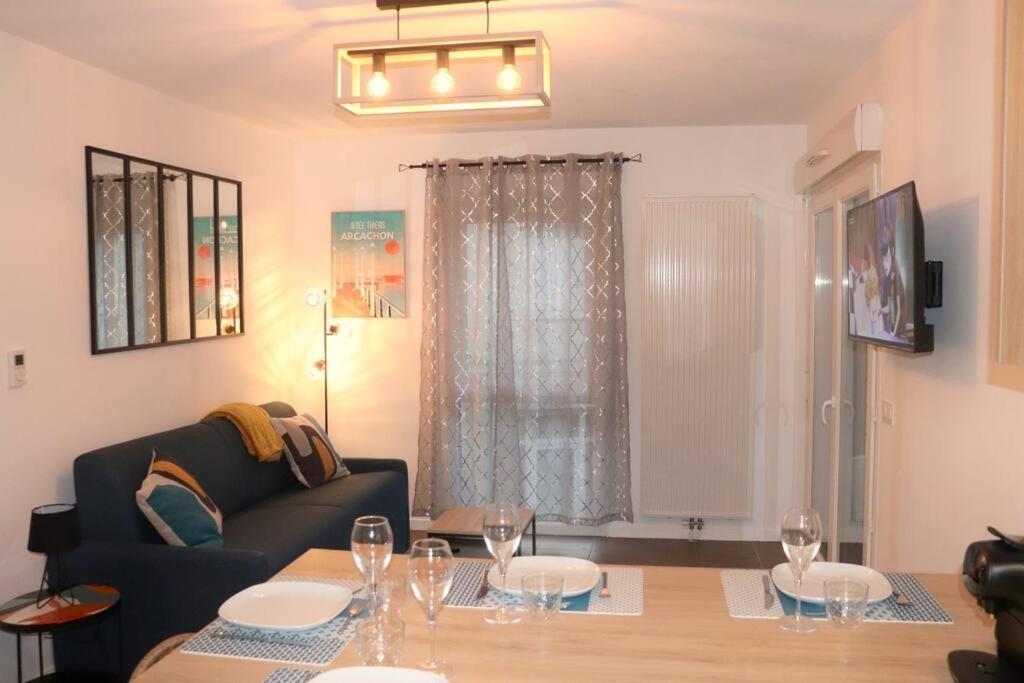 Ferienwohnung Les Cedres -Tram A 50 Metres, Bordeaux A 5 Minutes, Parking Cenon Exterior foto